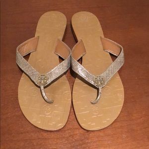 Tory Burch size 10 Silver GOLD LOGO Flip Flops